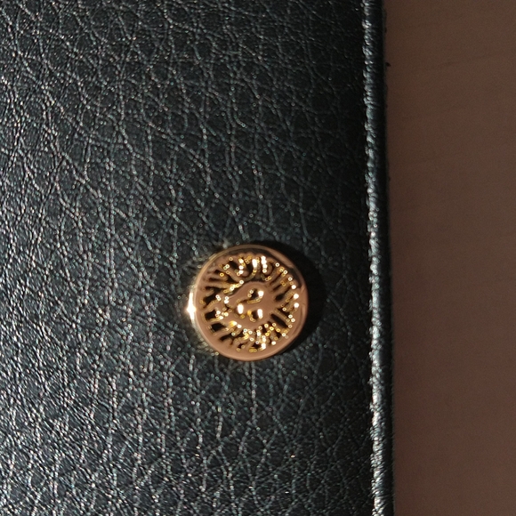 VGUC. Anne Klein bifold black wallet. - Picture 3 of 4